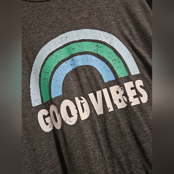 Good Vibes t-shirt 💚🩵💙 - Picture 4 of 4